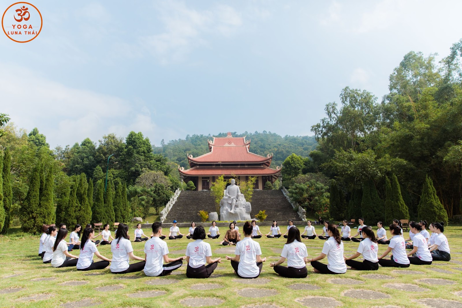 Tìm Hiểu Nghề HLV Yoga Cùng Yoga Luna Thái - 1 Nghề Cực Hot Hiện Nay Cho Giới Trẻ