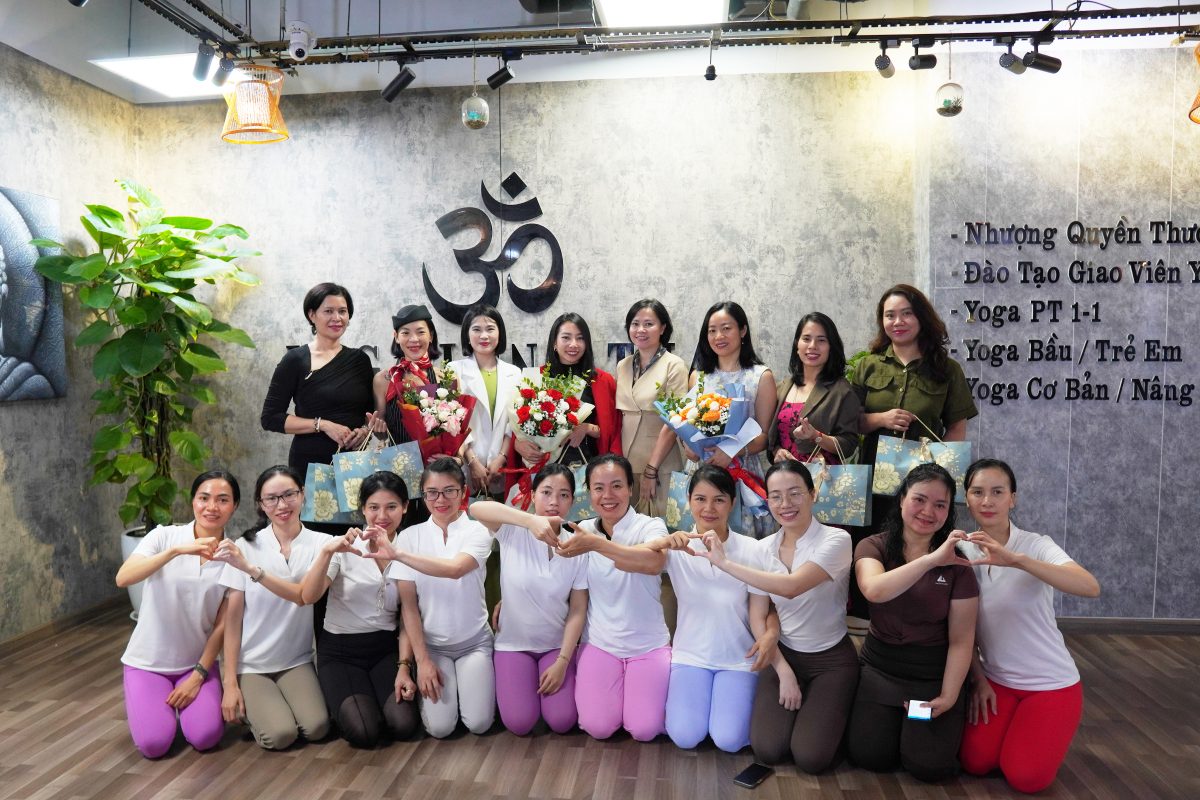 Học viên Yoga 200H - Khoá đào tạo hlv yoga 200h tại học viện yoga luna thái