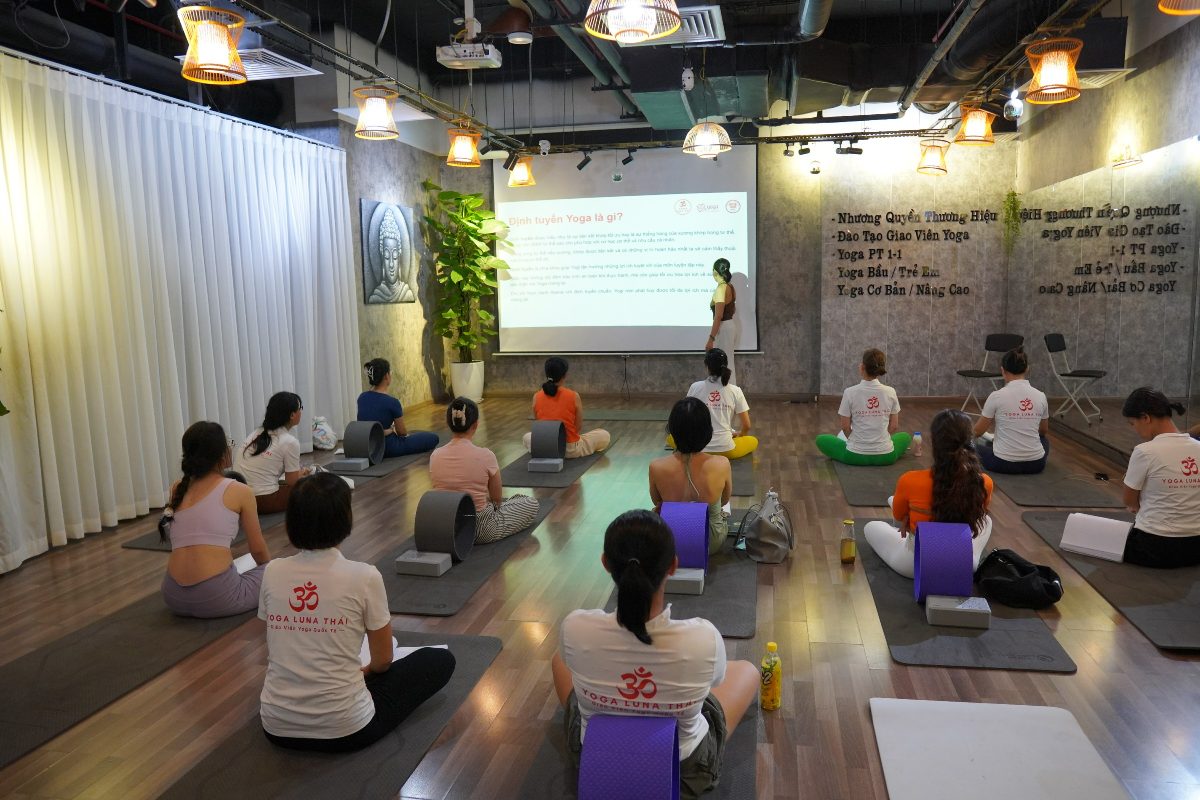 Lớp học huấn luyện viên yoga 200h tại Hà Nội