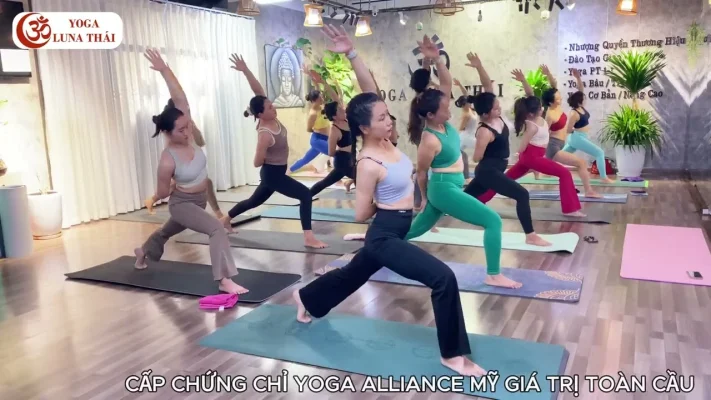 yoga giảm cân cho dân văn phòng