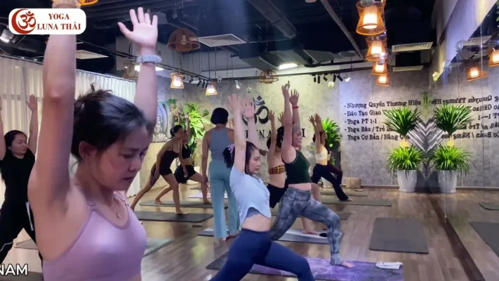 yoga tại nhà cho dân văn phòng